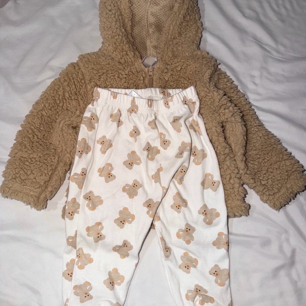 Assorted Baby clothing and footwear - Picture 3 of 8